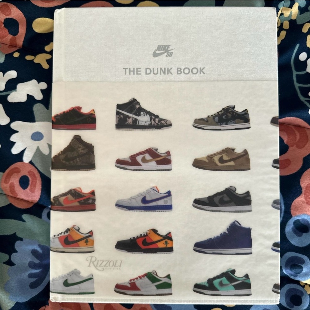 NIKE SB “THE DUNK BOOK”